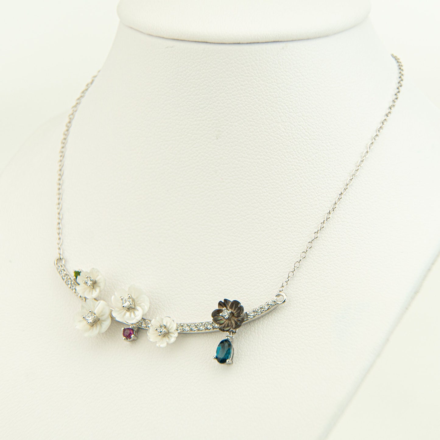 Floral Necklace with Butterflies, Butterfly Necklace, Butterfly Lover Gift, Flower with Butterfly, Floral, Birthday Gift