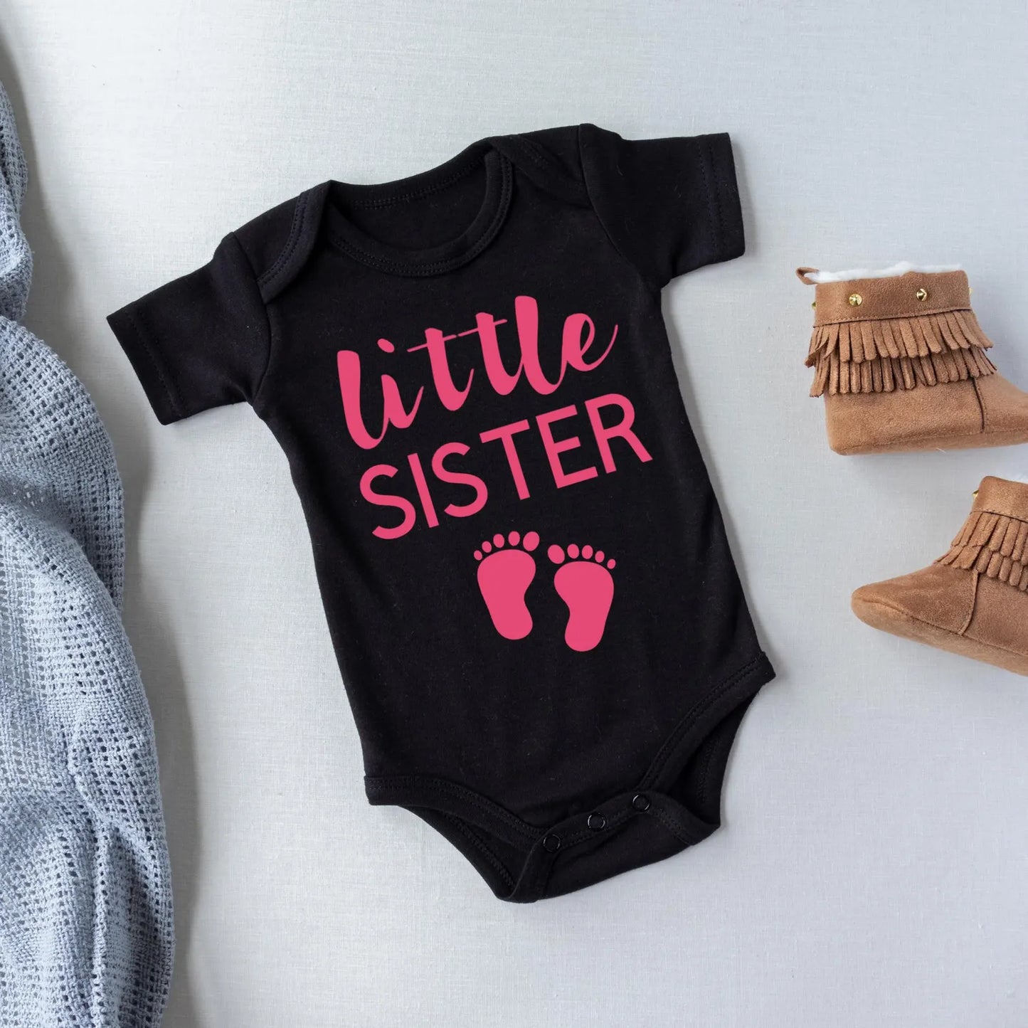 Little Sister Baby Onesie, Newborn Outfit, Cute Baby Bodysuit, Baby Shower Gift, Sibling Announcement, Adorable Baby Clothes, Infant Romper